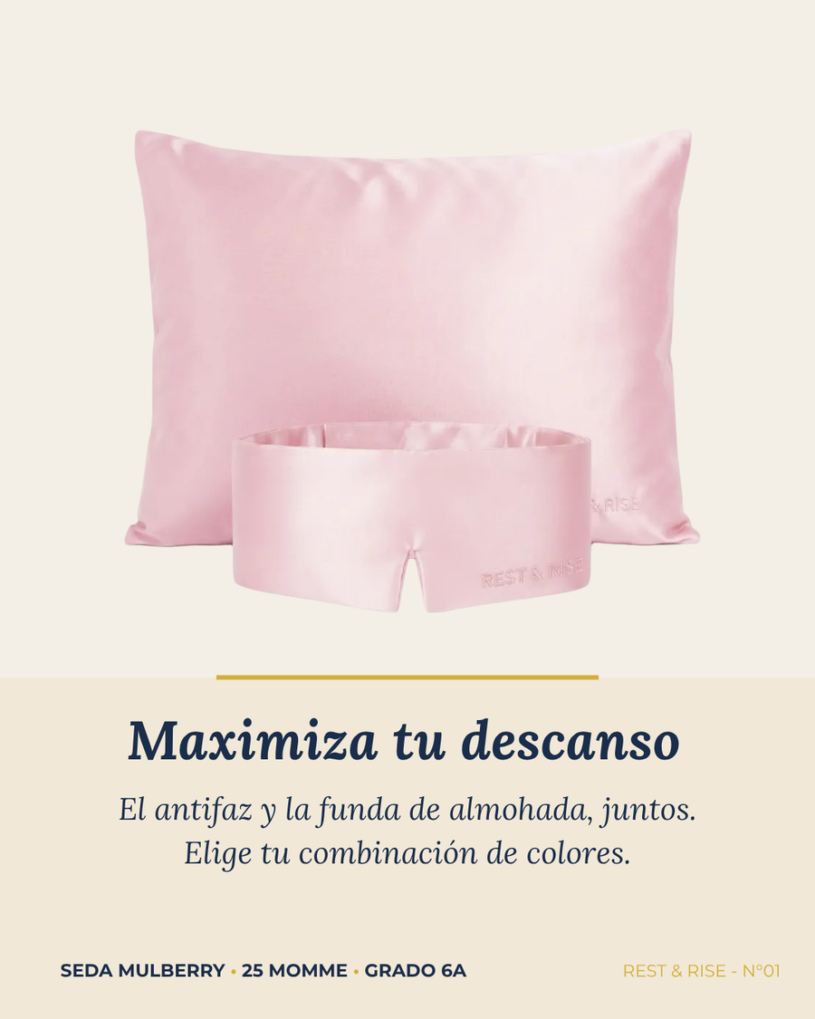 Set de 1 funda de seda Rosa Atardecer y 1 antifaz Rosa Atardecer sobre fondo marfil.