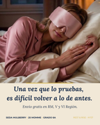 Mujer durmiendo de lado con el antifaz de seda Rosa Atardecer sobre almohada de seda. Envío gratis en RM, V y VI Región.